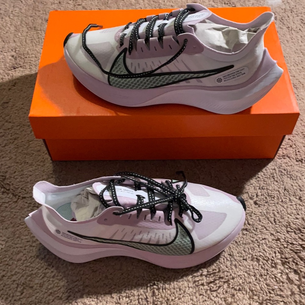 Nike Zoom Gravity women’s sneakers